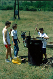 av012b.jpg (68021 bytes)